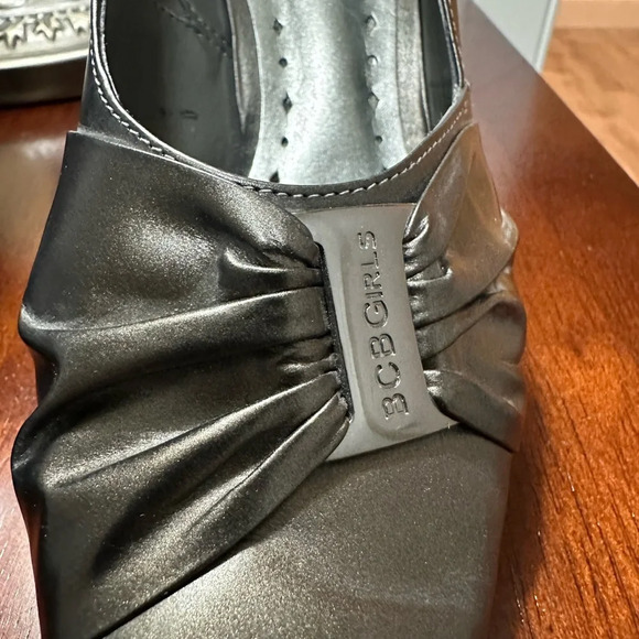 BCBG Girls classic black pointy pumps 6.5 worn twice please see photos :) - Picture 6 of 10